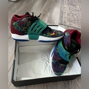 Kevin Durant 14 NRG Men’s 8.5 Excellent used condition/indoor use only